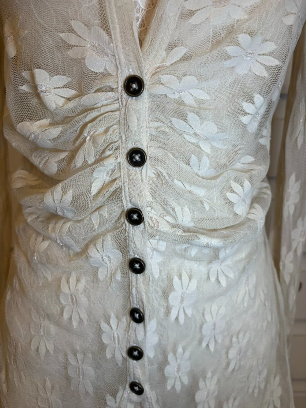 Free People Romantic Ivory Sheer Floral Lace Ruched Button Down Blouse M - Picture 5 of 10